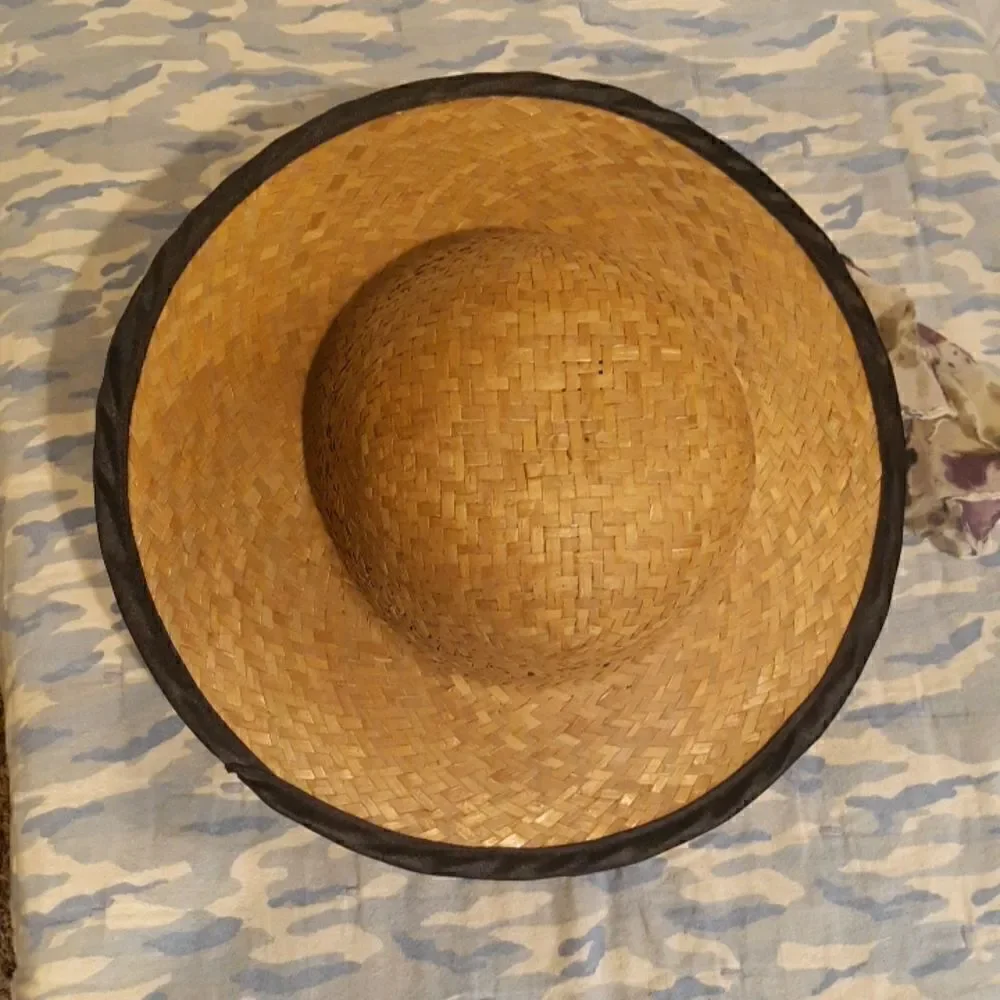 Straw sun hat. Womens